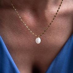 PRODUCT DETAILS * Metal Type: 18K Gold Plated on Stainless Steel * Stone Type: Natural Freshwater Pearl * Length: 45 cm * Pendant Dimension: 1 x 1.2 cm * Hypoallergenic: 100% nickel-free for worry-free wear * Please visit our page to explore 18K Gold Chain Pearl Pendant Necklace, Natural Freshwater Pearl Teardrop Pendant Necklace, Anniversary Christmas Gift for Her, Dainty Chain of our collection: https://www.etsy.com/uk/shop/noamare 🎁 Packaging & Shipping * Fast Shipping: SAME DAY dispatch bef Minimalist Chain, 18k Gold Chain, Dainty Chain, Necklace Minimalist, Teardrop Pendant, Wedding Jewellery Necklace, Pearl Pendant Necklace, Christmas Gifts For Women, Metal Necklaces