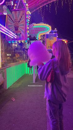 Aesthetic Theme Park Pictures, Theme Park Instagram Pictures, Amusement Park Instagram Story, Theme Park Aesthetic Friends, Photo Ideas For 2 Friends, Theme Park Date Aesthetic, Theme Park Aesthetic Night