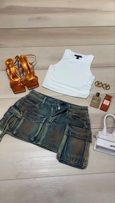 Unbuckled Pants Outfit, Outfit Ideas Summer Birthday, Baddie Night Out Outfits Summer, Baddie Miami Outfits, Going Out Streetwear, Streetwear Summer Outfits Women Baddie, White Day Party Outfit, Houston Going Out Outfits, May Birthday Outfit Women