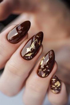 Nail Art Designs Brown Color, Brown Elegant Nails, Fall Nails Nail Art, Fall Brown Nails Design, Fall Gold Nails, Gold Brown Nails, Brown And Gold Nails Designs, Fall Nail Inspo 2024, Elegant Brown Nails