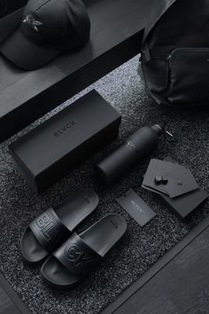 Matte Black Accessories, Black Picture, All Black Everything, Black Accessories, Black And White Aesthetic, Black Edition, Happy Colors, 로고 디자인, White Aesthetic