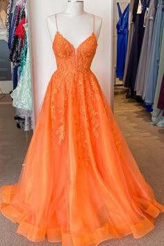 Eine Linie v Hals Orange Spitze Langes Abschlussballkleid, orangefarbenes Spitzen formelles Kleid, Orange Abendkleid Peach Graduation Dress, Pretty Orange Prom Dresses, Cute Prom Dresses Orange, Grad Dresses Orange, Orange Grad Dress, Orange Graduation Dress, Orange Gown Dress, Orange Dresses Formal, Bright Orange Prom Dress