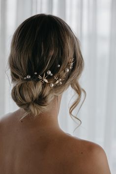 11 Celestial-inspired wedding accessories to fall in love with - TANIA MARAS | bespoke wedding headpieces + wedding veils Sparkle Wedding Hair Piece, Wedding Hairpiece Updo, Wedding Hairstyles With Pins, Modern Hair Accessories Wedding, Half Up Hair Accessories, Bridal Hair Accessories Celestial, Minimalist Bridal Hair Accessories, Bridal Hair With Pins