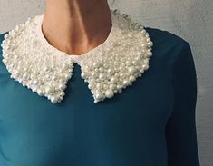 Peter Pan Necklace, Collars Diy, Pearl Collar, Diy Collier, Scarf Women Fashion, Couture Mode, Fabric Accessories, Beaded Collar, Color Harmony