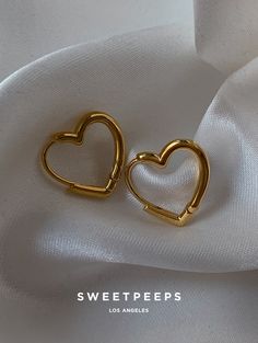 Pretty Jewelry Necklaces, Earrings Aesthetic, Heart Hoop Earrings, Golden Jewelry, Girly Accessories, Fancy Jewellery, Jewelry Lookbook, Brass Copper, Girly Jewelry