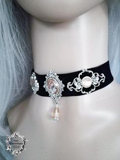 An elegant velvet choker decorated with silver ornate parts and champagne gem over silver setting. Adjustable to fit all necks Victorian Gothic Jewelry, Gothic Pendant, Gothic Chokers, Gothic Earrings, Gothic Accessories, Gothic Necklace, Gothic Rings, Velvet Choker, Gem Necklace