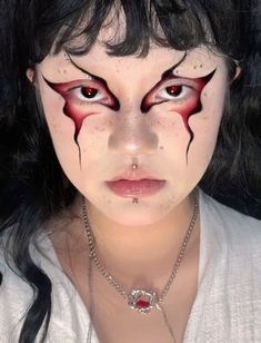 Black Eye Contacts Makeup, Dragon Makeup Look, Contacts Eyes, Maquillage Goth, Dragon Makeup, Dilated Pupils, Drag Make-up, Dragon Eyes, Punk Makeup