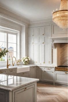 Timeless kitchen with marble, brass, and chandelier Kitchen Brass Accents, Brass White Kitchen, Stunning Kitchens Classic, Rich Kitchen Aesthetic, Modern Parisian Kitchen Design, Rachel Parcell Kitchen, European Inspired Kitchen, Current Kitchen Trends 2024, Scandinavian Kitchen Design Ideas