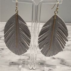 Feather Earrings With Gold Detail Feather Accessories, Gray Outfits, Gray Tones, Grey Outfit, Feather Earrings, Gold Details, Women's Earrings, Jewelry Earrings, Women Jewelry