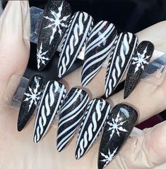 Vampy Christmas Nails, Holiday Goth Nails, Black And White Xmas Nails, Black Silver Christmas Nails, Spooky Winter Nails, Black And White Winter Nails, Gorgeous Nails Winter, Stiletto Nail Art Winter, Gothmas Nails