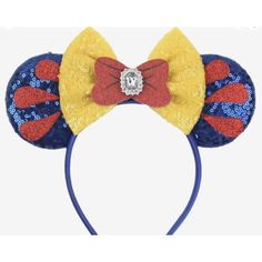 This Stylish Mouse Ears Headband Is A Must-Have For Any Disney Princesses Fan! It Features The Beloved Snow White Character Theme. The Unisex Design Makes It Suitable For Both Adults And Children, And The One-Size-Fits-All Ensures A Comfortable Fit. Headband Has Fabric Covering, And Is Embellished With Sequins, Glitter, And A Clear Crystal Stone. This Contemporary Collectible Will Never Go Out Of Style, And The Hairband Is An Excellent Accessory To Add To Your Disney Apparel Collection! Brand Ne Snow White Ears, Snow White Characters, White Character, Disney Apparel, Headband Hat, Snow White Disney, Mouse Ears Headband, Baby Hair Accessories, Ears Headband