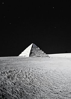 an image of the great pyramid on the moon