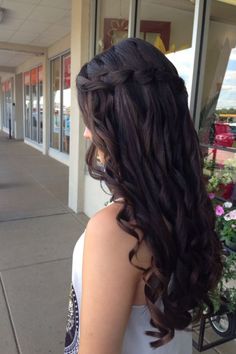 Curls With Waterfall Braid, Waterfall Braid Brown Hair, Prom Hairstyles With Braids And Curls, Waterfall Braid With Curls Wedding, Wedding Waterfall Braid, Waterfall Half Up Half Down, Hairstyles For Prom Medium Length Curls, Curled Hair With Braids, Cascade Braid