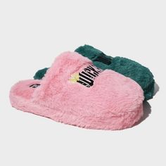 Wicked Women's Platform Mismatched Scuff Slippers - Pink/Green L Wicked Merch, Wicked Stuff, Spa Slippers, Christmas Slippers, Wicked Witch Of The West, Dream Items, Bday Wishlist, Defying Gravity, Slide Slippers