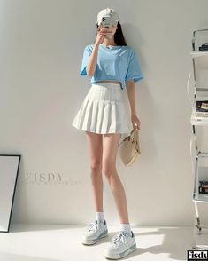 Fisdy - Falda blanca plisada de talle alto: Elegante falda corta con vuelo Short Pollera, Tennis Style, Micro Mini Skirt, Trendy Shorts, Skirt Type, Color Fabric, Skirt Design, Knee Length Skirt, Bottom Clothes