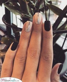 Whatever occasion or event you may be going to, make sure that your nails are on fleek! We have collected 35 nail designs for short nails just for you! Short Nail Design, Unghie Sfumate, Short Nail, Short Nail Designs, Square Acrylic Nails, Fancy Nails, Short Acrylic Nails, Square Nails