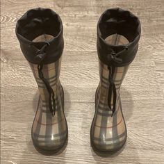 Authentic Burberry Rain Boots For Toddler Burberry Rain Boots, Burberry Shoes, Rain Boots, Kids Shoes, Burberry, Shoe Boots, Cream, Boots, Color