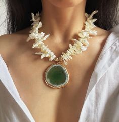 B O L D ∙ S H E L L ∙ N E C K L A C E 💎Features: * Material: Natural Shell Beads, Green Agate Pendant, Brass Base Hardware * Color: White Shell Beads, Green Agate Pendant, Gold Hardware * Shell Pendant Dimension: Approx 2x2 inches / 5x5cm.  * Length: From 14 to 22 inches. Please contact us if you have special requests. * Closure: Lobster Claw * Shipped with a Gift Box. Each order comes with a special surprise gift⭐ * Warm Reminder: The pendant shape & beads dimension may vary slightly, due to natural materials. Rest assured, I carefully select the best available pieces for your order to ensure you receive a beautiful and unique choker every time. * Handmade with love & care For more Cute Shell Jewelry, please visit our shop: https://www.etsy.com/shop/EPISODE33 📋Care Instructions: To main Large Shell Necklace, White Resin Necklaces, White Shell Necklace, Unique Choker, Shell Choker, Agate Pendant Necklace, Necklace Chunky, Chunky Jewelry, Sea Glass Necklace