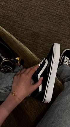 Vans Aesthetic, Sporty Shoes, Vans Outfit, Travel Wear, Muslim Fashion Outfits, Aesthetic Indie, Cool Instagram Pictures, Aesthetic Songs, Ideas For Instagram Photos