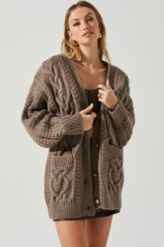 You will fall in love with this chunky knit cardi. She is perfection! Layer over your favorite fall dress or pair with denim and a classic top underneath for a cozy casual look! Beach Wedding Black, Fall Pinterest, Shoulder Cable, Knit Cardi, Oversized Sweater Cardigan, Oversized Knit Cardigan, Trends 2025, Wedding Dress With Veil, Bride Book