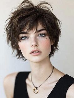 2024 Hair Trends For Women, Corte Shag, 2024 Hair Trends, Shaggy Hairstyles, Honey Blonde Hair Color, Short Shaggy Haircuts, Messy Bob Hairstyles, Short Shag Haircuts