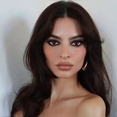 Dark Smokey eye, dark feminine energy, dark feminine energy makeup, smokey eye look, smokey eye makeup, emrata makeup #emilyratajkowski #emrata #emratamakeup #darksmokeyeye #smokeyeyemakeup #darkmakeup #sensualmakeup #goddessmakeup #makeupinspo #trendymakeup Red Lip Brunette, Basic Glowy Makeup, Makeup For Dark Features, 90s Supermodels Makeup, Romantic Natural Makeup, Dark Features Makeup, Sultry Glam Makeup, Elevated Natural Makeup, High Visual Weight Makeup Looks