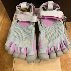 Brand New, Un-Worn Girls Kso Vibrams In Sizes 34 And 35 Finger Shoes, Vibram Shoes, Barefoot Running Shoes, Vibram Fivefingers, Barefoot Running, Minimalist Shoes, Five Fingers, Komodo, Barefoot Shoes