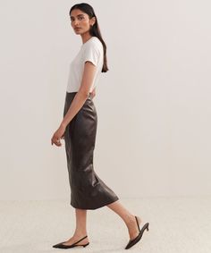 Leather Sienna Skirt Chocolate We reimagined the classic pencil skirt in elevated chocolate leather to bring an edgier take to your everyday style. Designed with versatility in mind, style this new wardrobe icon with a t-shirt and sneakers for a dressed-down look or pair it with heels and sweater for a dressier take. 100% lamb leather. Lining: 100% viscose. Made in Turkey. Classic pencil skirt silhouette with zip closure and slit in back. | Jenni Kayne Leather Sienna Skirt Size X-Small Gold Pencil Skirt, Fall Closet, Chocolate Leather, Jenni Kayne, Fisherman Sweater, Leather Pencil Skirt, New Tops, Flat Boots, Slipper Boots