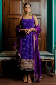 Suit Designs Indian Style, Suits For Women Indian, Orang India, Celana Fashion, Bandhani Dress, Indian Designer Suits, Salwar Designs, Gaun Fashion