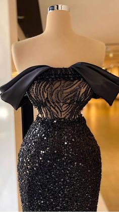 Minna Fashion, Black Evening Gown, Haute Couture Dresses, Unique Dress, Pretty Prom Dresses, Gowns Online, Spring Summer Dress, Draped Dress, Unique Dresses