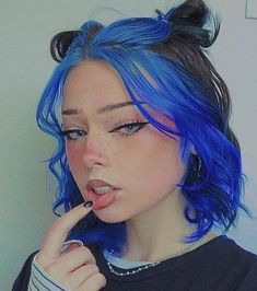 Split Dyed Hair, Short Grunge Hair, Dyed Hair Inspiration, Hair Inspiration Short, Pretty Hair Color, Hair Stylies, Alternative Hair, Dye My Hair, Hair Dye Colors