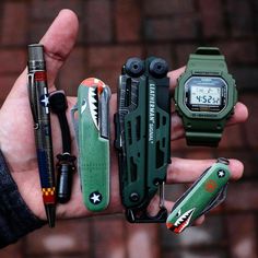 Edc Carry, Edc Gadgets, Camping Gadgets, Edc Tactical, Every Day Carry, Pocket Dump, E Dawn, Krav Maga, Edc Tools