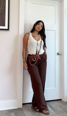 Brown Sheer Top Outfit, Fall Sandals Outfits, Look Casual Verano, Friend Date Outfit, Outfit With Brown Pants, Front Tie Top Outfit, Baddie Going Out Outfits, Brown Pants Outfit Ideas, Outfits Simples