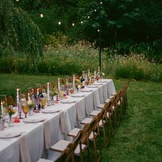 small wedding dinner reception Garden Wedding Small Simple, Outdoor Wedding Reception No Tent, Small Intimate Garden Wedding, Micro Wedding Dinner Ideas, Simplistic Wedding Reception, Small Garden Party Wedding, Garden Elopement Ideas, Backyard Home Wedding, Boho Wedding Backyard