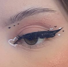 makeup eyeliner cute heart shaped valentine’s day Heart Shaped Eyeliner, Easy Butterfly Eye Makeup, Heart Eyeliner Looks, Valentine Eyeliner, Heart Eyeliner Makeup, Valentines Day Eyeliner, Valentines Eyeliner, Cute Eyeliner Looks, Cute Eyeliner Ideas