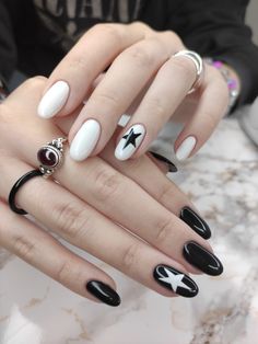 Grunge Nails Acrylic Coffin, Simple Nails Design Almond, Black And White Star Nails, Nail Ideas Dark, Nails Acrylic Coffin, Fake Nails Designs, Wow Nails, Hello Nails, Punk Nails