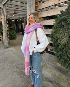 Winter Outfits Colourful, Scarf Outfits Winter, Nyc Cold Weather Outfits, Winter Outfits 2024 Women, Winter Stylish Outfits, Colourful Winter Outfits, Stylish Outfits For Winter, Comfy Casual Winter Outfits, Fall Scarf Outfit