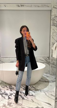 Arielle Charnas Style, Arielle Charnas, Looks Adidas, Black Blazer Outfit, Flamboyant Gamine, Ideal Wardrobe, Chique Outfits, Cooler Look, Mode Inspo