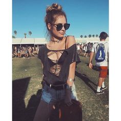 The 34 Sexiest Outfits From the Second Weekend of Coachella  - Esquire.com Moda Coachella, Hippie Sabotage, Rok Outfit, Look Grunge, Rocker Girl, Music Festival Fashion