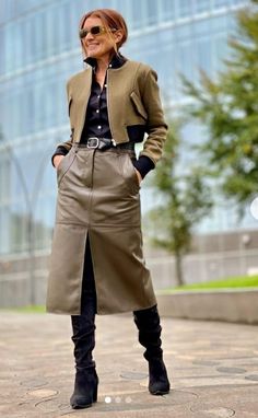 Leather Couture, Winter Skirt Outfit, Fall Outfits For Work, Professional Attire, Colour Combinations, Autumn Outfit, Outfit Inspo Fall, Business Casual Outfits, Winter Fashion Outfits