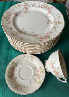 Please read the description below before purchasing.  Contact me if any questions.   Charming vintage Stansbury by Syracuse, USA china, Federal shape.  Pretty pink floral pattern with scalloped edge and gold rims on creamy white background.   1949-1970.  Most pieces have the Syracuse backstamp but not all have the pattern name on the bottom.  These dishes do show some signs of wear in line with age/use.  The plates and saucers have some noticeable scratches on the top surfaces.  The cups have a Vintage Floral Dinner Plates, Vintage Fine China, Dishes Sets Vintage, Cute Plates And Bowls Set, Cottage Plates, Birthday Party Brunch, Vintage China Patterns, Vintage Dishes Antiques, Table Birthday