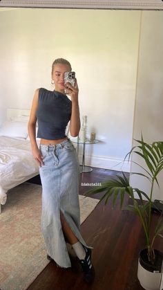 adidas sambas long denim skirt mirror selfie summer outfit casual outfit inspo basic style vacation travel Outfit Leggings, Jean Skirt Outfits, Samba Outfit, Looks Pinterest, Denim On Denim, Long Denim Skirt