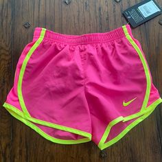 These Are Brand New Super Adorable Nike Dry Fit Neon Pink And Yellow Shorts. Preppy Wardrobe, Neon Shorts, Preppy Girls, Cheer Outfits, Preppy Summer Outfits, Fitness Wear Outfits, Girls Nike