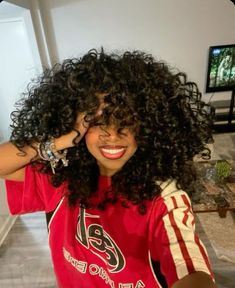 Long Big Curly Hair, Afro Latina Women, Mrs Bella, Majestic People, Pretty Dark Skin, Big Curly Hair, Pelo Afro, Black Curly, Beautiful Curly Hair