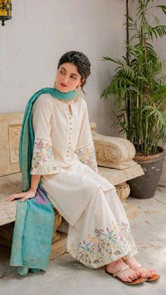 Casual Indian Fashion, Pakistani Fancy Dresses, Pakistani Dresses Casual, Pakistani Fashion Party Wear, Beautiful Pakistani Dresses, Salwar Kamiz, Traditional Indian Outfits, Dress Design Patterns