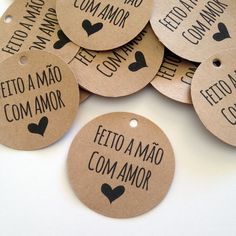 several tags that say, fetto a mao commor and have hearts on them