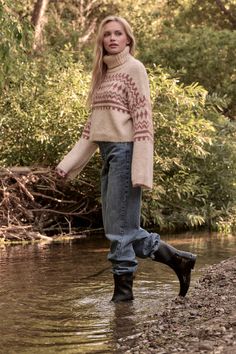 Easy California-chic clothing with effortlessly chill vibes. Promesa features the latest trends, vintage-inspired boho looks, and timeless classics. Fall Editorial, Hygge Fashion, Boho Looks, High Turtleneck, Business Wardrobe, Sweater Jeans, Winter Photoshoot, Chill Vibes, Country Fashion