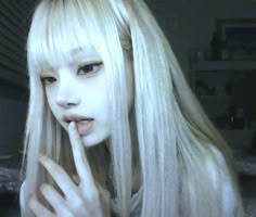 Blonde Hair Korean, Blonde Asian, Hair Reference, Makati, Discord Server, Cute Selfie Ideas, Pretty Selfies, Cute Makeup, Girl Icons