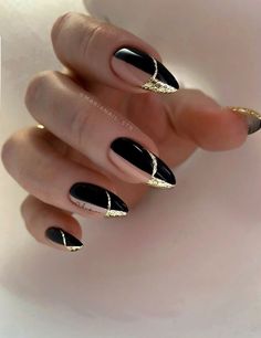 Black Nails Gold Line, Navy And Silver Nails, Judy Nails, Gold Accent Nail, Black Almond Nails, Black Gold Nails, Silver Nail Designs, Gold Acrylic Nails, Golden Nails