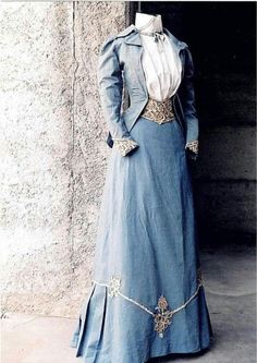 1890's walking suit 1890 Dresses, Walking Dress, 1890s Fashion, 1900s Fashion, 1800s Fashion, 19th Century Fashion, Point Lace, Period Outfit, Old Dresses